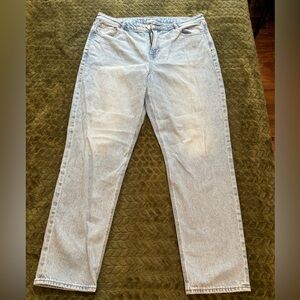 American Eagle Strigid Mom Jeans. Size 16 Long